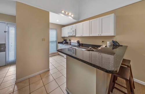 Fairfield Harbour Condo | Lakefront Condo with Jacuzzi, Pool & Resort Access!