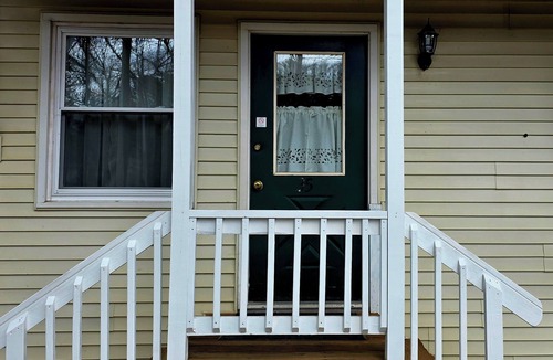 Dryden Apartment | Lakefront Family Suite w/Kayaks, Kitchenette & Views – Wilton ME