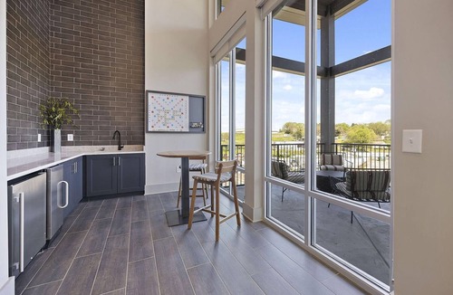 Hurwood Heights Apartment | Landing | Modern 1BD, Pool, Gym