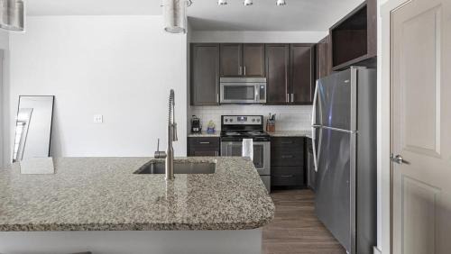 Crestline Heights Apartment | Landing - Modern Apartment with Amazing Amenities (ID1218X453)