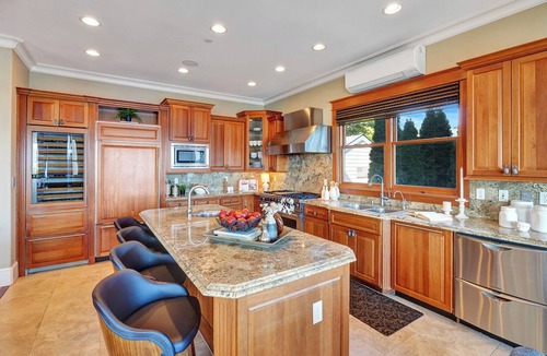 Bryn Mawr-Skyway House | Last minute SPECIAL’s @ Bella Vita moorage, chef's kitchen, optional add 2 bdr !