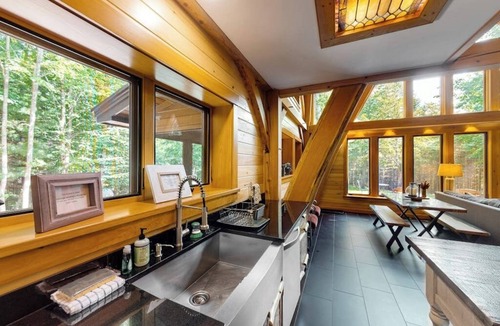Franklin House | Lazy Lumberjack Cabin - tranquil home with sauna & forested views