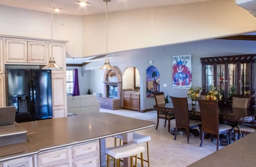 Paradise Crest House | Leopard Lux Gold Rush: Heated*Pool, 4000SqFt, Jacuzzi*, Billiards, Darts, Projector, 4K TV's, Darts