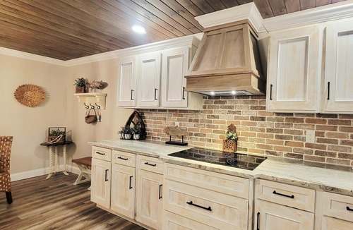 Cedar Bluff House | "Little River Lodge" on Weiss Lake, Private Dock & Boat Ramp. Game Room, Firepit