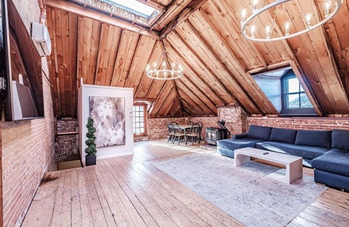 Parkside Apartment | Lofty Ambition - Stunning West End Rooftop Retreat