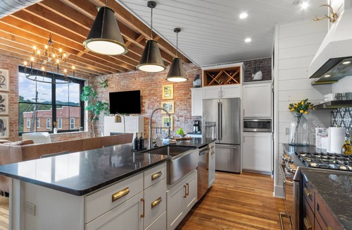 Burnsville Condo | Lofty Expectations-Industrial Chic 2BR · Downtown Burnsville · Walk 2 Everything