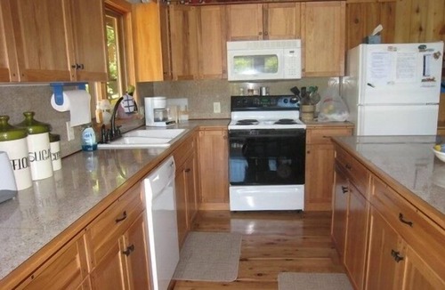 Chester Shores Ski Chalet | Loon Lake, Chestertown - spotless, bright chalet for 6-8, close to Public Beach