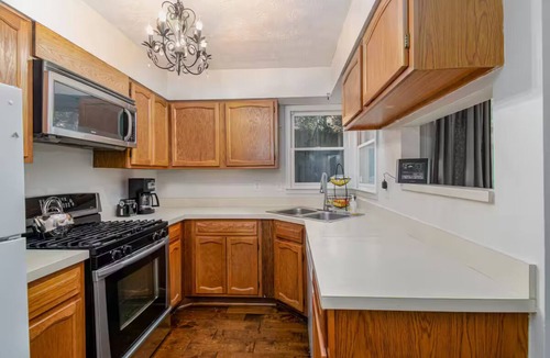 Decatur House | Lovely townhome in Avondale Estates - 2 bedrooms 2.5 bathrooms. Near Decatur