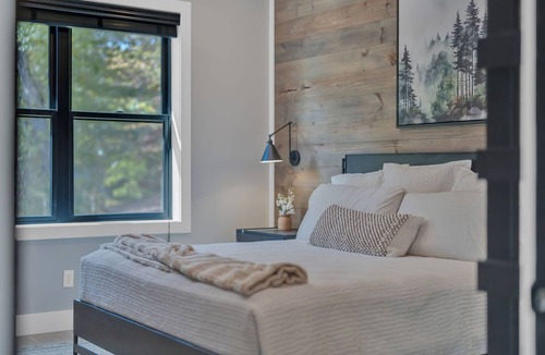 Gatlinburg Cabin | Luxe Lodge/Heated Pool/Hot Tub/Game Room/Sleeps 22/Rocky Top Sports Complex
