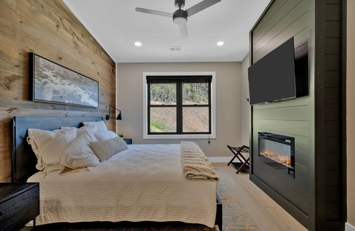 Gatlinburg Cabin | Luxe Lodge/Heated Pool/Hot Tub/Game Room/Sleeps 22/Rocky Top Sports Complex