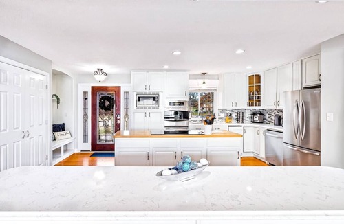 Jeffersonville House | Luxe Riverfront Newspaper Featured w/Hot Tub Sauna Cinema Fire Pit Pets Views