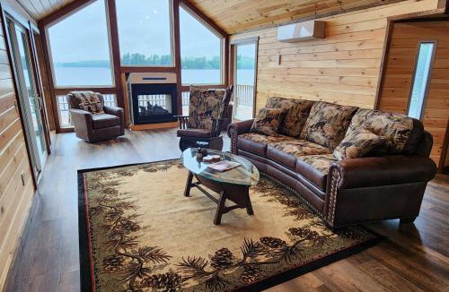 North Penobscot House | Luxurious and very private lake front cottage