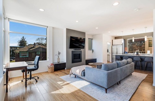 Seattle House | Luxurious Seattle townhome w/Mt Rainier and skyline views!