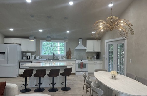 Bass Harbor House | Luxury 3/2, Wheelchair access, Hot Tub+Lift, Yard, Fireplace Walk to Lighthouse
