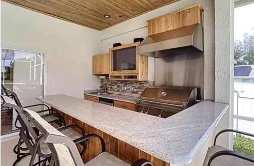 Sunridge Woods House | Luxury 4 Bed with POOL + Outdoor Kitchen Minutes to Disney! No neighbours behind