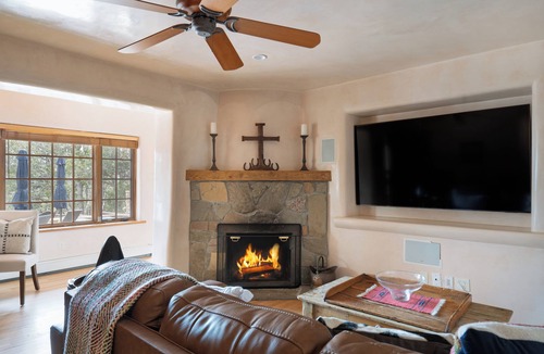 Vista Encantada House | Luxury Estate 5 Mins to Plaza Hot Tub 4 Fireplaces Blackstone Grill Playground
