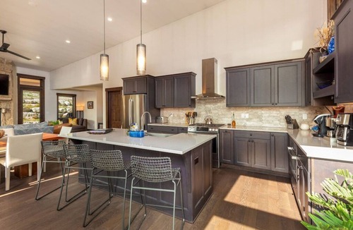 Silverthorne House | LUXURY home, Backyard HOT TUB - KEYSTONE 13 miles - STAY & PLAY amenities