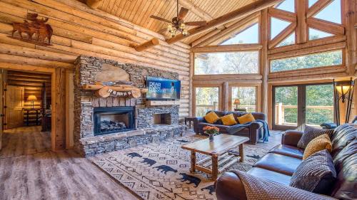 Sylva House | Luxury Log Cabin with Movie Room & Firepit near Sylva, North Carolina