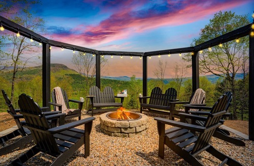 Sunday River Area House | Luxury Ski Chalet · Hot Tub + Sauna + Game Room