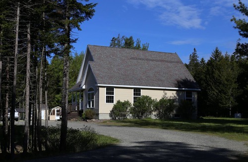 Southwest Harbor House | Maine Forest Home · Downtown SW Harbor 3 Minute Drive · Near Acadia Trails