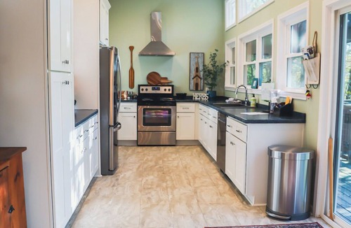 Mentone House | Maplewood Greystone : Charming Mentone on Lake Lahusage