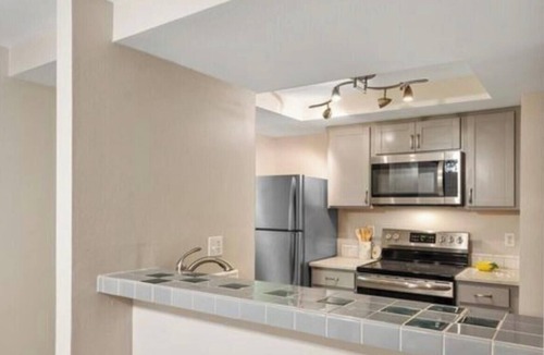 Bridle Trails Condo | Microsoft Walking distance to Asian Markets cozy condo in Bellevue staying