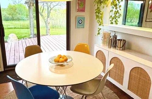 Fennville House | Mid-Century Retreat Near Beaches & Wineries - Between Saugatuck and South Haven