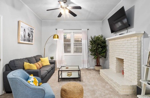 Midtown House | Midtown Guest House - private entrance