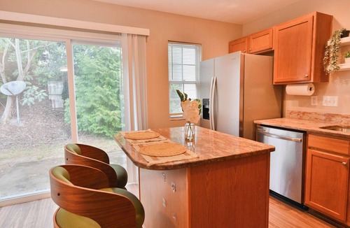 Greensboro House | Modern 3-Bed Townhome in Robyn’s Glen – Move-In Ready Comfort & Style