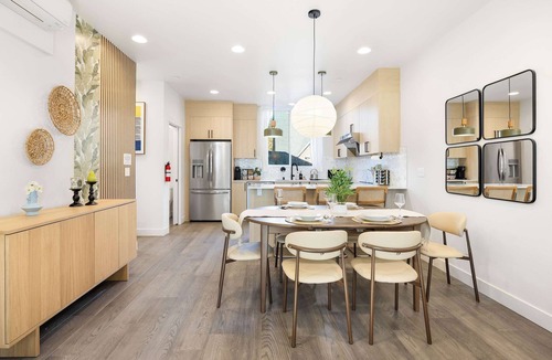 Roosevelt Condo | Modern 3BR City View Home w/Near Green Lake & UW