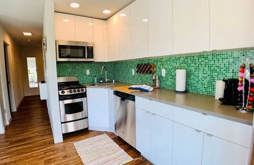 West Queen Anne Apartment | Modern, airy and bright, this private apartment sits on the top of Queen Anne hill.