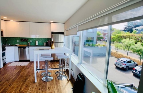 West Queen Anne Apartment | Modern, airy and bright, this private apartment sits on the top of Queen Anne hill.