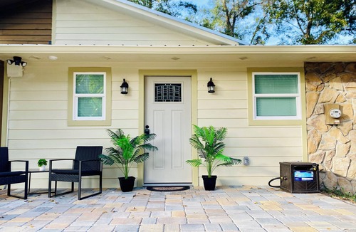 Arlington Apartment | Modern & Cozy apartment near top attractions Stadium,beaches ,downtown & more!