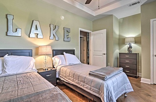 Bean Station Condo | Modern Family Condo with Pano Lake Views & Pool!