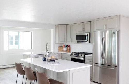 Shelbyville Cottage | Modern Lakefront Gun Lake Cottage Near Bay Pointe Inn