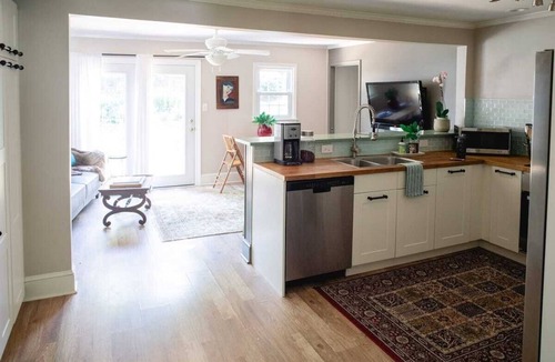 Greensboro House | Modern ranch house conveniently located in Greensboro