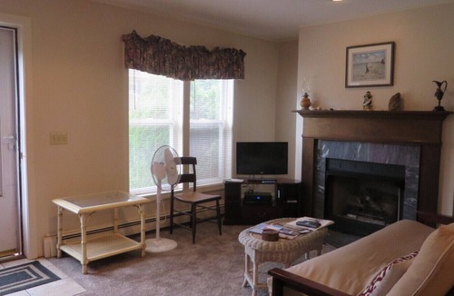 Bonnet Shores House | Monthly Summer Rental in Bonnet Shores - Private Neighborhood Beach