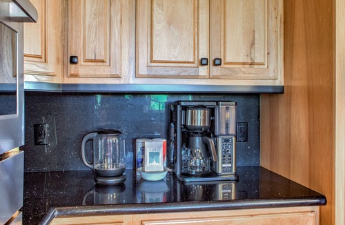 Laurel Park House | Morning Glow | Modern Mountain Retreat with Long-Range Views + Fireplace | Near Hendersonville