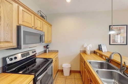 Willow Grove Condo | Mountain Condo by the River & Town w/Shared Hot Tub, Private Balcony, & WiFi