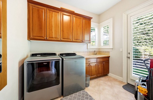 Sunnyside House | Mt Scott Forest Estate— Theater, Sauna, Game Room, Firepit, 15 Min PDX, Sleeps 9