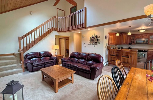 Carroll Condo | MWP23: Breathtaking views in Bretton Woods, pool passes, discounts!