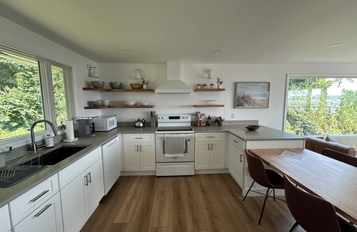 Saunderstown House | Narragansett Bay waterfront cottage with private beach access just renovated!