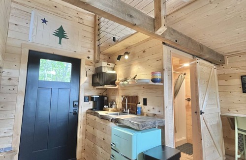 Stockton Springs Cabin | NEW BUILD Hemlock Cabin - Sauna & Walk to Sandy Point Beach