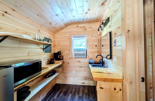 Franklin Cabin | NEW Donnell Pond Cabin 1, kayaks, hiking, fishing