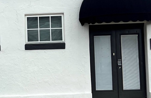 Anniston Apartment | New Haven Studio apartment with 2 bedrooms. Dwtwn. Near EATRIES & ENTERTAINMENT.