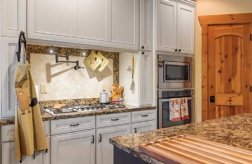 Macon House | 🌊 New Listing! Luxury Lake Gaston Home | Boathouse, Main Lake Cove Hot Tub 🏡🔥