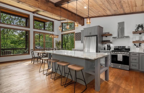 Williamstown Cabin | New Rustic-Modern Retreat! Hot Tub, Fireplaces & Expansive Deck, Game Room