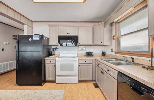 South Nags Head House | OBX Life I. Wake to Ocean front Sunrises, Walk to the Pier, Private Pool