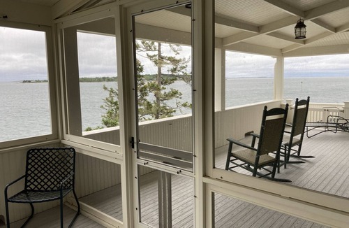 Capitol Island Cottage | Ocean front cottage on a drive-on island in Boothbay Harbor, Maine