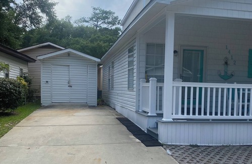 Surfside Beach House | Ocean Lakes Beach House-FREE Golf Cart Sleeps 6 - Aug 24–29 HUGE DISCOUNT!